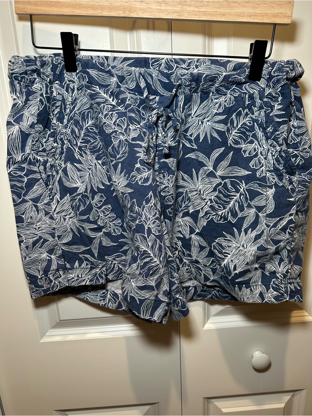 Briggs New York Blue and White Floral Drawstring Shorts